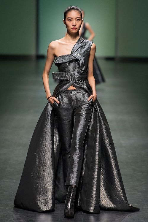 鄭州國際時裝周開幕 針織品領(lǐng)航服裝產(chǎn)業(yè)新高度